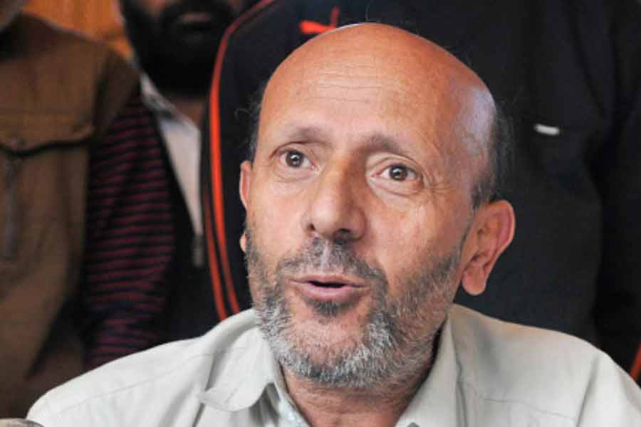 আব্রার জানিয়েছেন, যখন ভোটে লড়ার কথা তাঁর বাবা প্রথম ঘোষণা করেছিলেন, পাশে প্রায় কেউই ছিলেন না। ধীরে ধীরে বহু মানুষ এগিয়ে আসেন। পাশে দাঁড়ান। ক্রমে তিনি যখন মিছিল করতে শুরু করেন, সঙ্গে হাঁটতে থাকেন হাজার হাজার মানুষ।