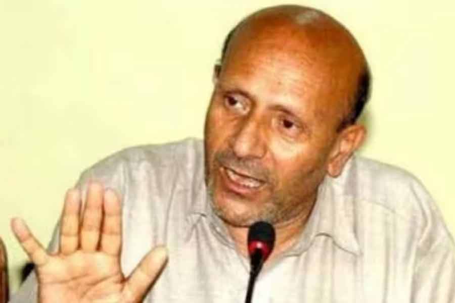 শপথগ্রহণের পর রশিদকে লোকসভার স্পিকারকে লিখিত ভাবে জানাতে হবে যে, তিনি সংসদে উপস্থিত থাকতে পারবেন না। অনুপস্থিত হিসাবে তিনি সংসদের সদস্য থাকতে পারেন কি না, ভোটাভুটির মাধ্যমে সেই সিদ্ধান্ত নেওয়া হতে পারে।