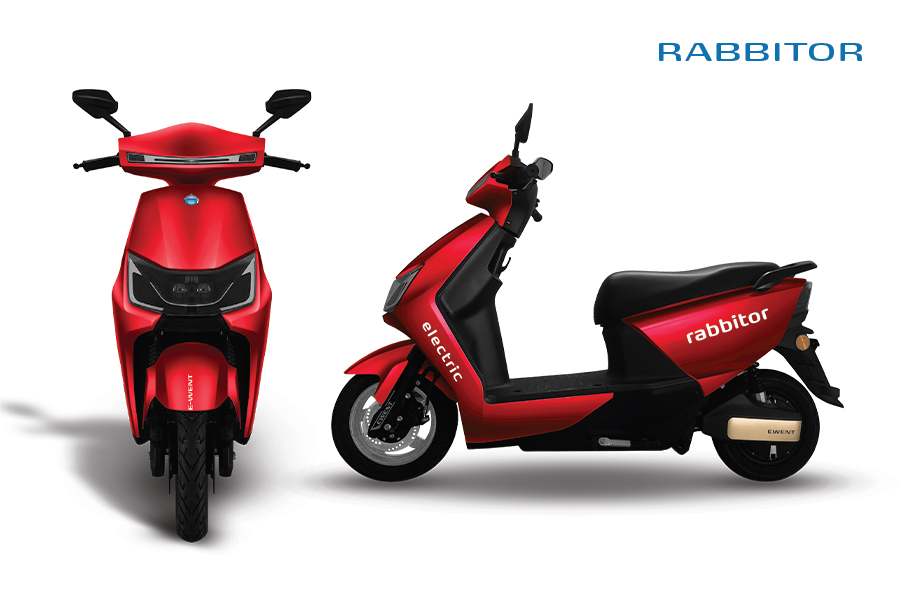 এ ছাড়া এই মডেলগুলিতেও থাকছে ‘অ্যান্টি-থেপ্ট অ্যালার্ম’, সেন্সর-সহ অ্যালয় সাইড স্ট্যান্ড, চাবিহীন স্টার্টের জন্য রিমোট লক/আনলক এবং টাচ সেন্সরের মতো সুবিধা।