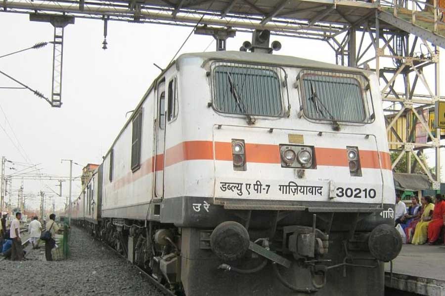 Passenger of Rajdhani express faces great ordeal as the sealdah train Cancellation situaion worsen dgtl