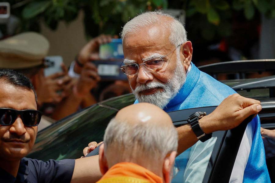 নির্বাচন কমিশনের পরিসংখ্যান বলছে, এটাই মোদীর সর্বনিম্ন জয়-ব্যবধান। শুধু তা-ই নয়, প্রধানমন্ত্রীদের ইতিহাসেও এত কম জয়ের ব্যবধান বড় একটা দেখা যায় না।