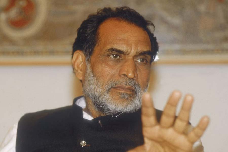 মোদীর আগে কেবল এক জন প্রধানমন্ত্রীই ছিলেন, যিনি এর চেয়েও কম ভোটে জিতে সাংসদ হয়েছিলেন। তিনি চন্দ্র শেখর। ১৯৯১ সালের নির্বাচনের সময়ে তিনি কার্যনির্বাহী প্রধানমন্ত্রী হিসাবে দায়িত্ব পালন করছিলেন।