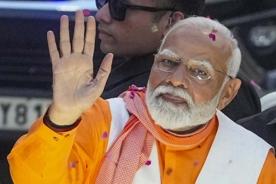 এই তালিকাতেই তিন নম্বরেও রয়েছে মোদীর নাম। ২০১৯ সালে তাঁর জয়ের ব্যবধান শতাংশের বিচারে ৪৫.২২ শতাংশ। তার আগে রয়েছে রাজীব গান্ধীর দু’বারের নজির— ১৯৮৪ এবং ১৯৮৯।