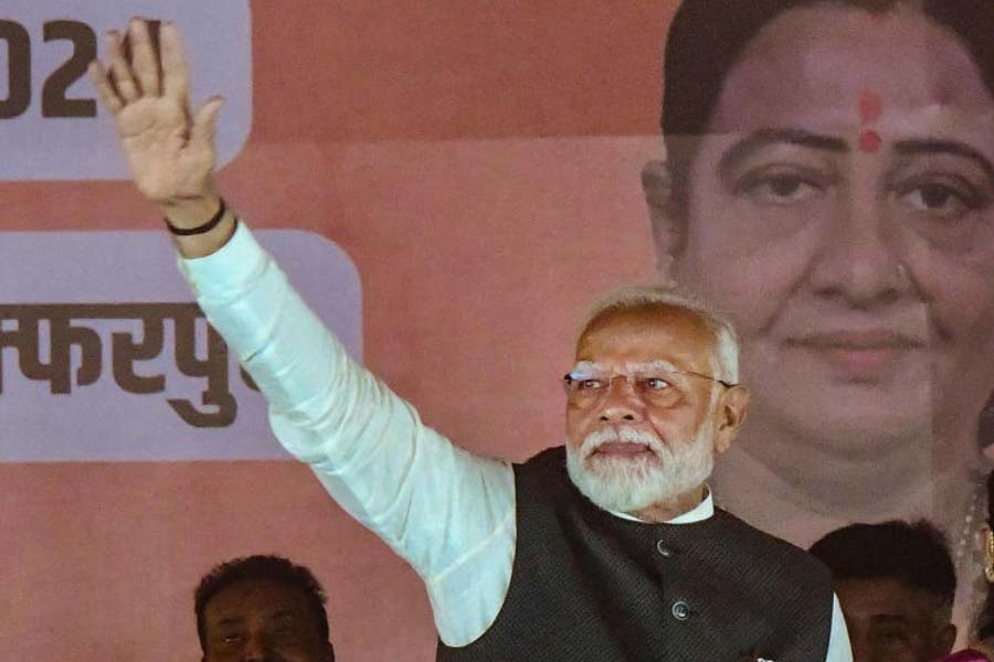 বিজেপি তথা এনডিএ শিবিরের অন্দরেই প্রধানমন্ত্রী হিসাবে আরও কিছু নাম উঠে এসেছিল মোদীর এই ফলের পর। মধ্যপ্রদেশের শিবরাজ সিংহ চৌহান ৮ লক্ষের বেশি ভোটে জিতেছেন। অনেকে তাঁর নাম করেছিলেন এই পদের জন্য। কেউ কেউ আবার নিতিন গডকড়ীর নামও করছিলেন।