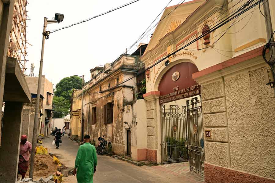 বৌবাজারের মেটকাফ স্ট্রিটে অবস্থিত পার্সিদের ধর্মস্থান।