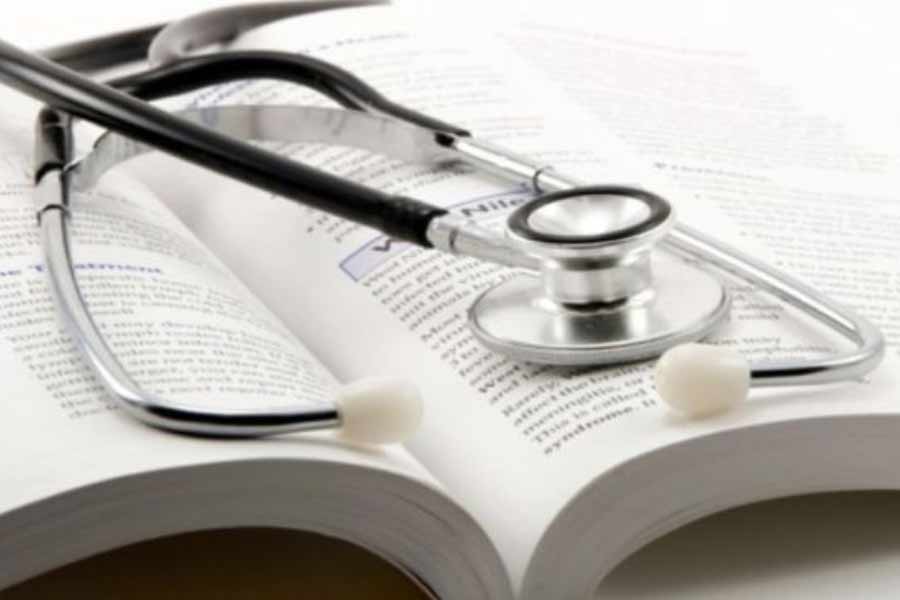 যদি তর্কের খাতিরে মেনেও নেওয়া যায় যে, ৬৭ জনই নির্ভুল উত্তর লিখেছেন নিটের খাতায়, তার পরেও প্রশ্ন থেকে যায়। দ্বিতীয় এবং তৃতীয় স্থানাধিকারীদের প্রাপ্ত নম্বর তুলে দিয়েছে আরও বড় প্রশ্ন।