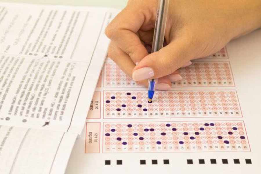 বিক্ষুব্ধদের দাবি, ‘কারচুপি’ এবং ‘দুর্নীতি’র ফল নিটের এই পরিসংখ্যান। তা ধামাচাপা দিতেই ১০ দিন আগে ভোটের ফলপ্রকাশের দিন এই ফলও প্রকাশ করা হয়েছে। যাতে ভোটের ফলের দিকেই সকলের নজর থাকে। নিটের ফল নজর এড়িয়ে যায়।