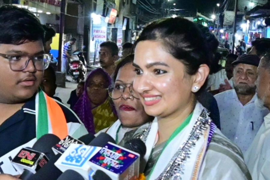 ২০২৩ সালে কনফেডারেশন অফ রিয়েল এস্টেট ডেভেলপারস অ্যাসোসিয়েশনস অফ ইন্ডিয়ার ভুবনেশ্বর শাখার সভাপতি নির্বাচিত হন সোফিয়া। এই সংগঠনের মহিলা শাখারও প্রধান ছিলেন তিনি।