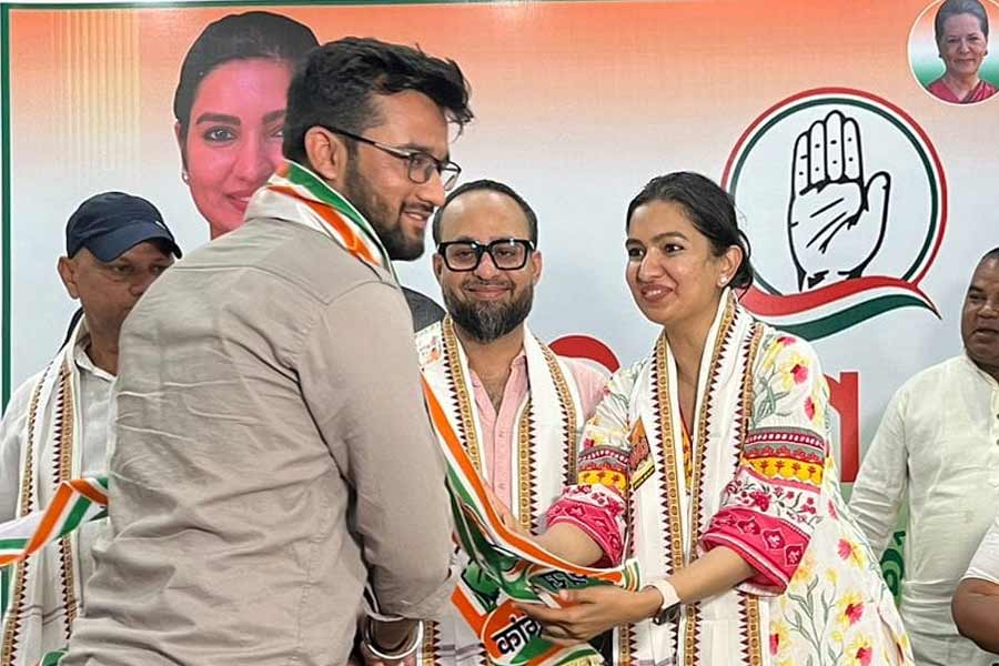 সিআইআই- ইন্ডিয়ান গ্রিন বিল্ডিং কাউন্সিলের ভুবনেশ্বর বিভাগেরও কো-চেয়ারপার্সন তিনি। সোফিয়া জানিয়েছেন, নির্বাচনের আগে মাত্র এক মাস সময় পেয়েছিলেন তিনি। সেই সময়েই মানুষের ঘরে ঘরে পৌঁছে গিয়েছেন। বারাবতী-কটক আসনে মশা এবং নিকাশী সমস্যাকে প্রাচের হাতিয়ার করে তুলেছেন তিনি। আক্রমণ করেছেন ওড়িশার প্রাক্তন শাসকদল বিজেডিকে। তাতেই সাফল্য।