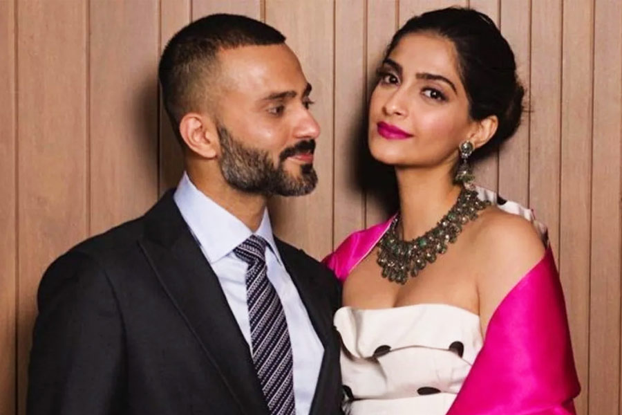 Sonam Kapoor gets Rabindranath Tagore’s Geetanjali from husband Anand Ahuja as a gift