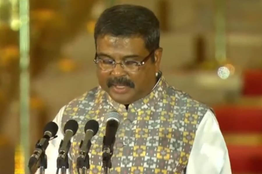 পূর্ণমন্ত্রী হলেন বিজেপির  আরও এক রাজ্যসভার সাংসদ ধর্মেন্দ্র প্রধান।  ইনি দ্বিতীয় মোদী সরকারের শিক্ষামন্ত্রীও ছিলেন। 