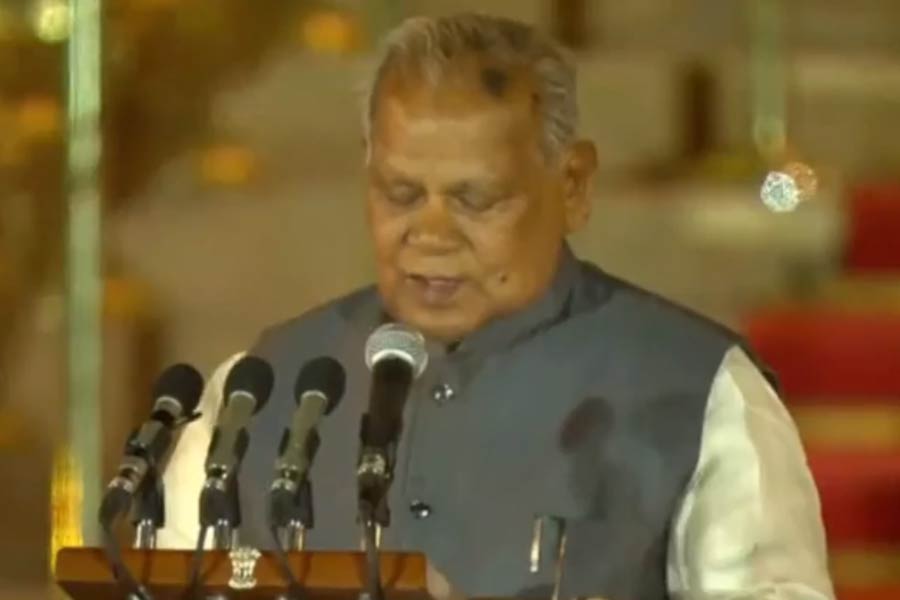 মন্ত্রী হলেন গয়ার সাংসদ তথা এনডিএ-র শরিক দল হিন্দুস্তান আওয়াম মোর্চা (হাম)-র নেতা জিতনরাম মাঝিঁ। কিছু দিনের জন্য বিহারের মুখ্যমন্ত্রীও হয়েছিলেন তিনি। 