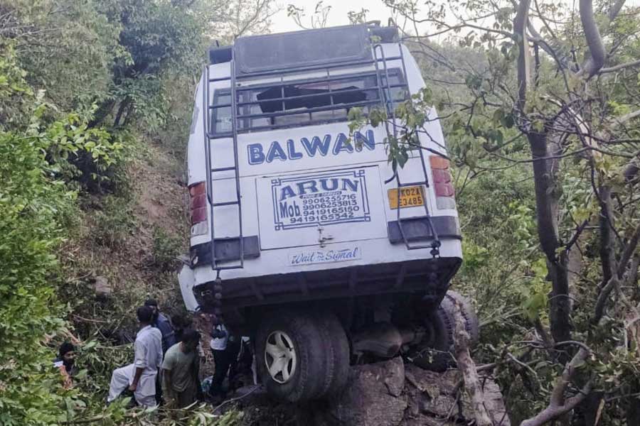 জঙ্গি হামলার পর খাদে বাস।