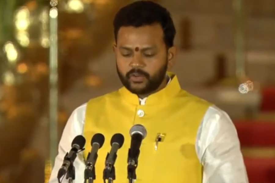 এনডিএ-র শরিক দল চন্দ্রবাবু নায়ডুর টিডিপির নেতা কে রামমোহন নায়ডু মন্ত্রী হলেন তৃতীয় মোদী সরকারের মন্ত্রিসভায়।  অন্ধ্রপ্রদেশের শ্রীকাকুলাম লোকসভা কেন্দ্র থেকে জয়ী হয়েছেন তিনি।