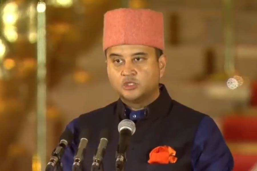 মন্ত্রী হলেন  মধ্যপ্রদেশের গুনা কেন্দ্রের বিজেপি সাংসদ তথা বিদায়ী মন্ত্রিসভায় অসামরিক বিমান পরিবহণ মন্ত্রী জ্যোতিরাদিত্য শিন্ডে। 