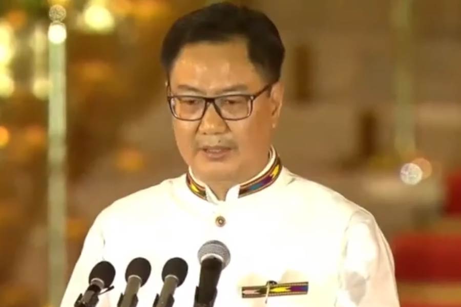 বিদায়ী কেন্দ্রীয় মন্ত্রিসভার সদস্য কিরেন রিজিজু তৃতীয় মোদী সরকারেও মন্ত্রী হলেন। ইনি অরুণাচল পশ্চিম কেন্দ্রের বিজেপি সাংসদ।