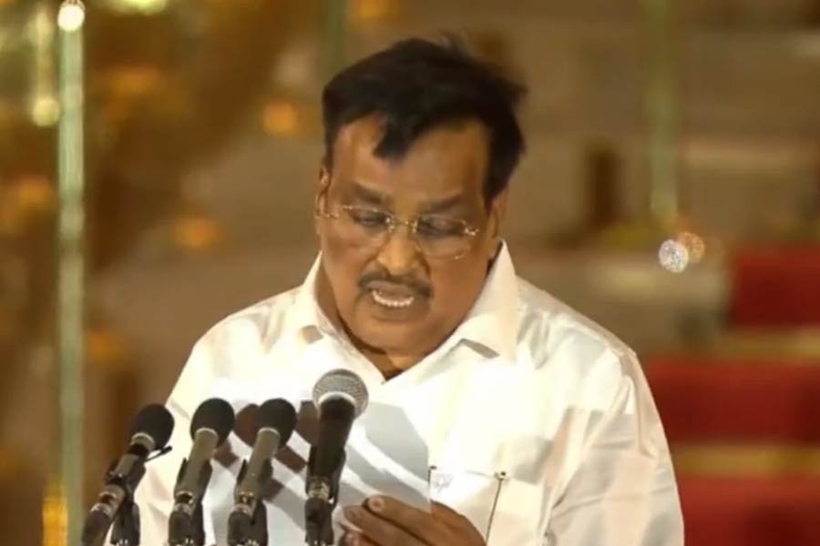 পূর্ণমন্ত্রী হলেন মহারাষ্ট্রের বিজেপি সাংসদ সি আর পাতিল। তৃতীয় মোদী সরকারের মন্ত্রিসভায় তিনি শেষ পূর্ণমন্ত্রী হিসাবে শপথ নেন। 