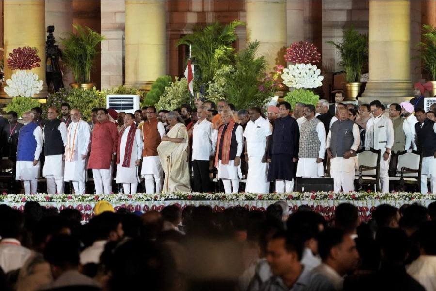 এছাড়া অজয় টামটা, শ্রীপদ নায়েক, কিসান পাল, রভনীত সিংহ বিট্টু, সুরেশ গোপী, এল মুরুগান, বন্দি সঞ্জয় কুমার, ভগীরথ চৌধরি, সঞ্জয় শেঠ, তোখান সাহু, হর্ষ মলহোত্র, নিমুবেন বামভানিয়া, জর্জ কুরিয়ান, পবিত্র মারঘেরিতা রবিবার শপথ নিয়েছেন প্রতিমন্ত্রী হিসাবে।