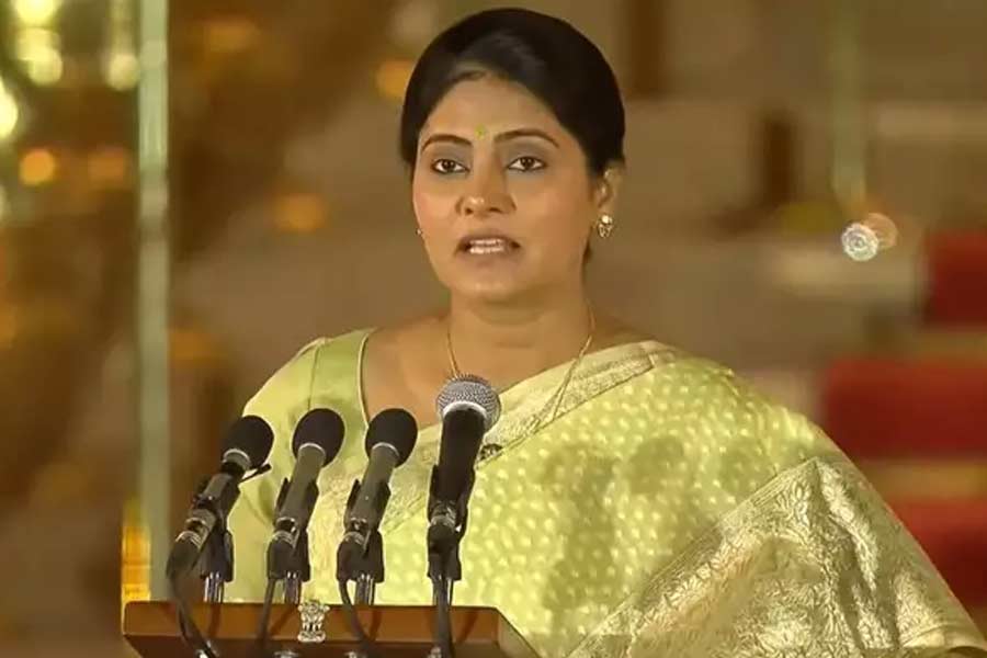 অনুপ্রিয়া পটেল— উত্তরপ্রদেশের মিরজ়াপুর কেন্দ্র থেকে এ বার ৩.৭০ লক্ষের বেশি ভোটে জিতেছেন আপনা দলের প্রধান অনুপ্রিয়া পটেল। তিনি ওবিসি কুড়মি সম্প্রদায়ের নেত্রী। আগের মন্ত্রিসভায় বাণিজ্য বিভাগের প্রতিমন্ত্রী ছিলেন তিনি। এ বারও প্রতিমন্ত্রী করা হল অনুপ্রিয়াকে।