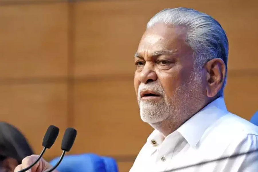 মোদী ২.০ অর্থাৎ দ্বিতীয় মোদী মন্ত্রিসভায় মৎস্য, পশুপালন মন্ত্রকের ভার পেয়েছিলেন পুরুষোত্তম রূপালা। কিন্তু তৃতীয় মোদী মন্ত্রিসভায় জায়গা পেলেন না তিনি। অথচ গুজরাতের রাজকোট কেন্দ্র থেকে কংগ্রেসের পরেশ ধনানিকে চার লক্ষের বেশি ভোটে হারিয়েছেন তিনি।