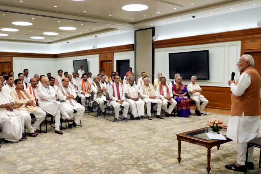 লোকসভা সাংসদদের মধ্যে উত্তরপ্রদেশের রাজনাথ সিংহ, গুজরাতের অমিত শাহ, মনসুখ মাণ্ডবীয়, সিআর পাটিল, মহারাষ্ট্রের নিতিন গডকড়ী, পীযূষ গয়াল, অসমের সর্বানন্দ সোনোয়াল, কর্ণাটকের প্রহ্লাদ জোশী, হরিয়ানার মনোহরলাল খট্টর, ওড়িশায় ধর্মেন্দ্র প্রধান, জুয়েল ওরাঁও, মধ্যপ্রদেশের বীরেন্দ্র কুমার, জ্যোতিরাদিত্য সিন্ধিয়া, শিবরাজ সিংহ চৌহান, রাজস্থানের ভূপেন্দ্র যাদব, গজেন্দ্র সিংহ শেখাওয়াত, বিহারের গিরিরাজ সিংহ, ঝাড়খণ্ডের অন্নপূর্ণা দেবী, তেলঙ্গানার জি কিসান রেড্ডি।