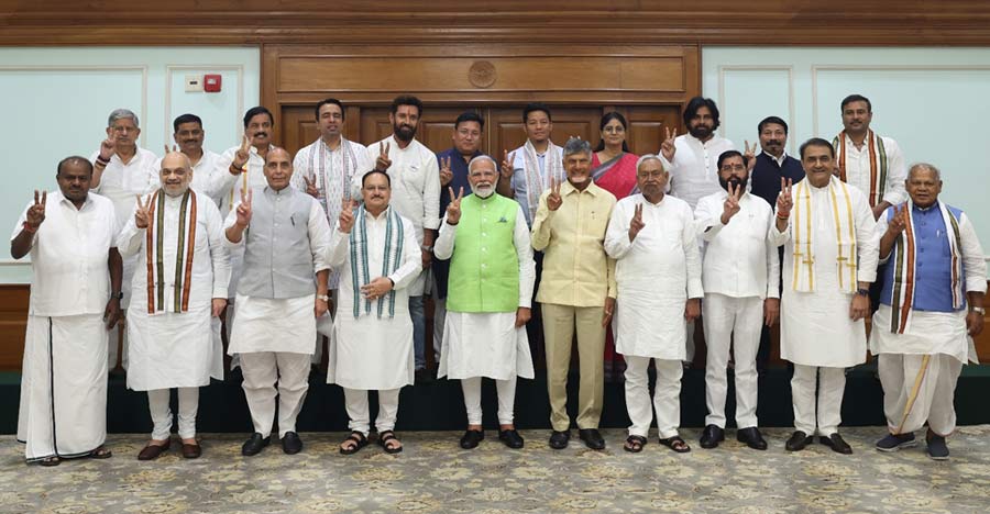 সহযোগী দলের পাঁচ পূর্ণমন্ত্রীর তালিকায় তেলুগু দেশম পার্টি (টিডিপি)-র কিঞ্জারাপু রামমোহন নায়ডু, জনতা দল ইউনাইটেড (জেডিইউ)-এর রাজীবরঞ্জন (লল্লন) সিংহ, জনতা দল সেকুলার (জেডিএস)-এর এইচডি কুমারস্বামী, লোক জনশক্তি পার্টি রামবিলাস (এলজেপি)-এর চিরাগ পাসোয়ান, হিন্দুস্থান আওয়াম মোর্চা (হাম)-র জিতনরাম মাঝিঁ রয়েছেন।