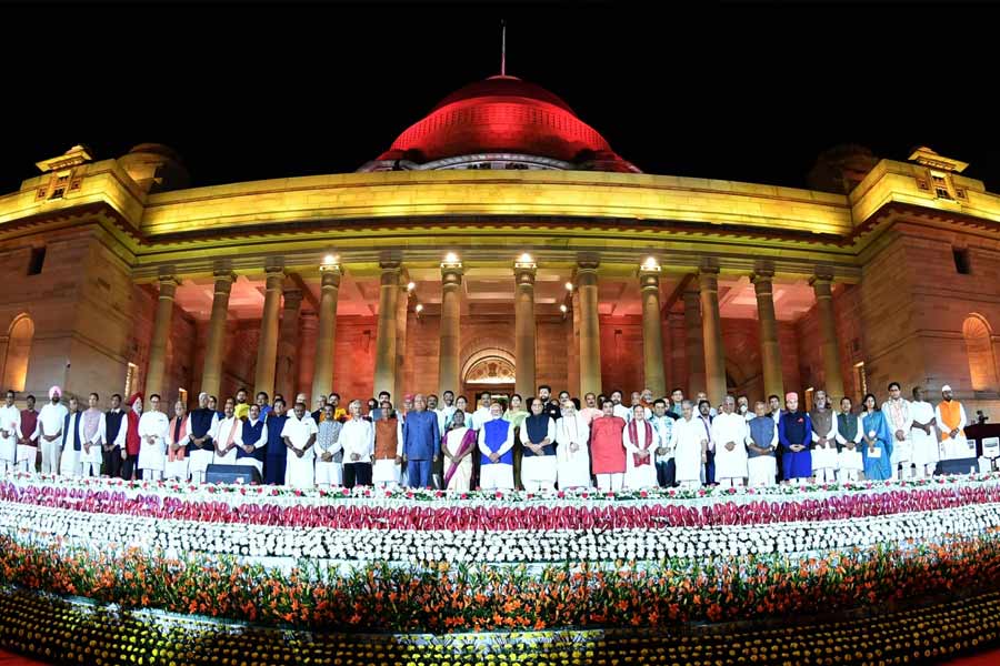 সহযোগী দলের ছ’জন প্রতিমন্ত্রীর মধ্যে শিবসেনার প্রতাপরাও যাদব, রাষ্ট্রীয় লোকদল (আরএলডি)-এর জয়ন্ত চৌধরি, রিপাবলিকান পার্টি অফ ইন্ডিয়া অঠওয়ালে (আরপিআই-এ)-র রামদাস অঠওয়ালে, জেডিইউর রামনাথ ঠাকুর, আপনা দল (সোনেলাল)-এর অনুপ্রিয়া পটেল, টিডিপির চন্দ্রশেখর পেম্মাসানি।