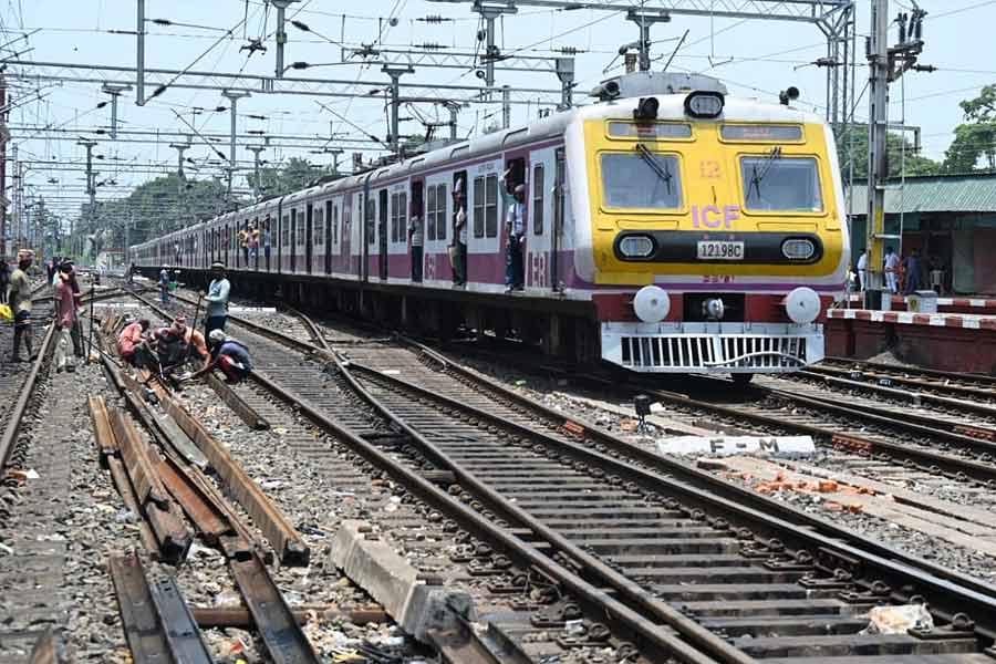 Train Service is not normal in Sealdah line even after completion of Platform extension work dgtl