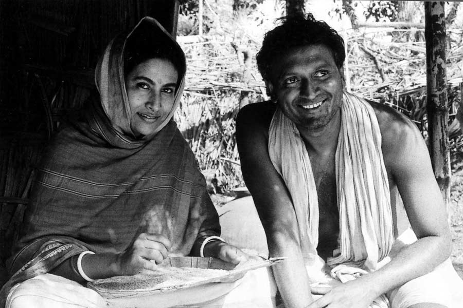 A still from the film Padma Nadir Majhi