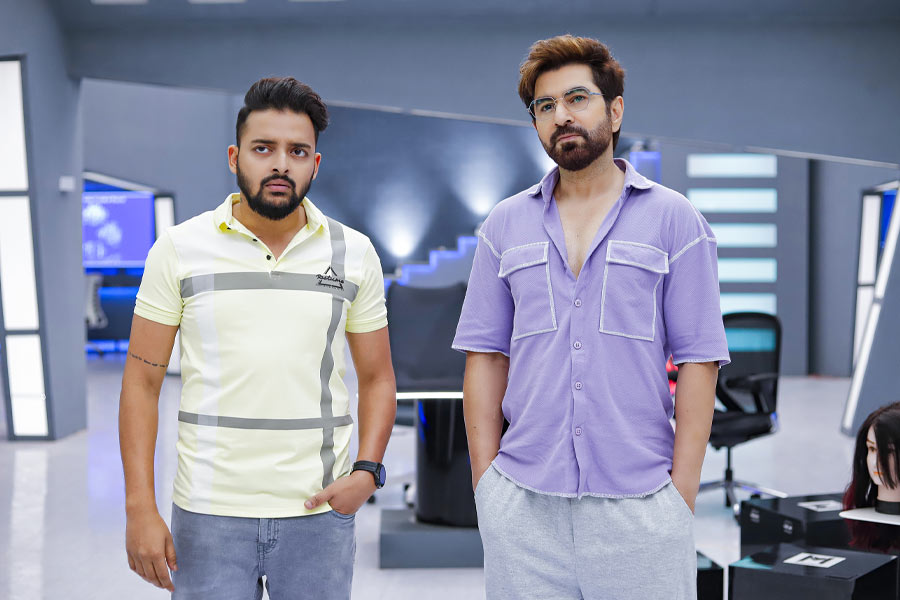 Science Fiction in Boomerang starring Jeet and Rukmini Maitra