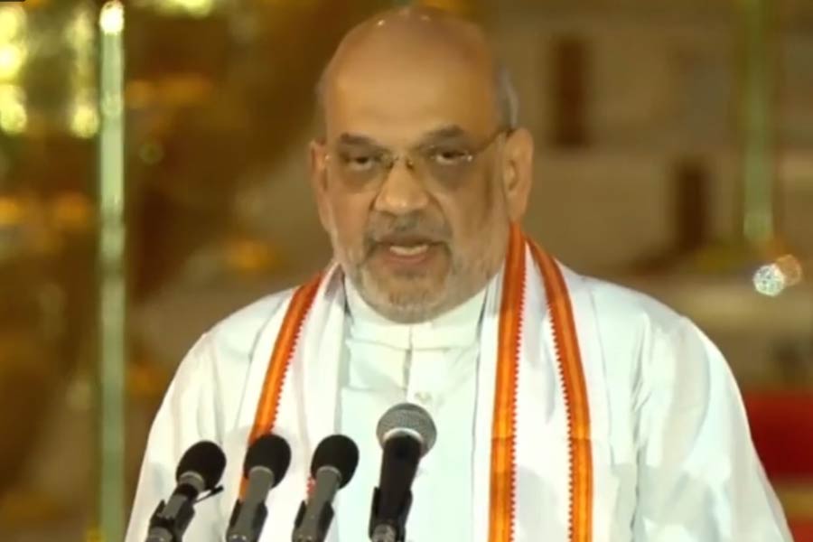 রাজনাথের পর শপথ নিয়েছিলেন অমিত শাহ। তিনি গুজরাতের গান্ধীনগর থেকে জয়ী হয়েছেন। এনডিএ সরকারের দ্বিতীয় দফার মতো তৃতীয় দফাতেও তিনি পেয়েছেন কেন্দ্রীয় স্বরাষ্ট্র মন্ত্রক। সহযোগিতা মন্ত্রকও তাঁর হাতে।