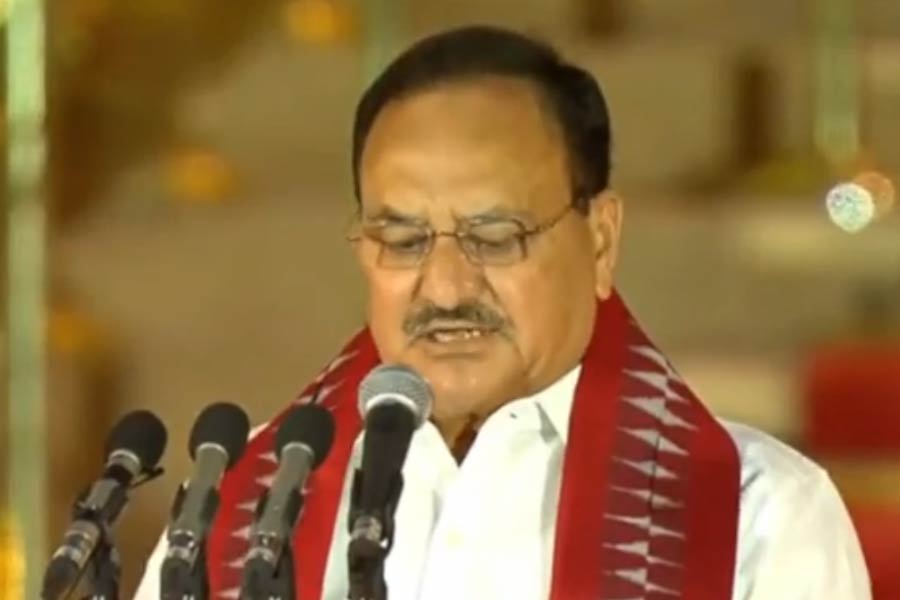 বিজেপি সভাপতি জেপি নড্ডা রবিবার মন্ত্রী হিসাবে শপথ নিয়েছেন। তিনি রাজ্যসভার সাংসদ। তিনি হচ্ছেন দেশের নতুন স্বাস্থ্য এবং পরিবার কল্যাণমন্ত্রী। জৈবসার এবং রাসায়নিক মন্ত্রকও থাকছে তাঁর হাতে।