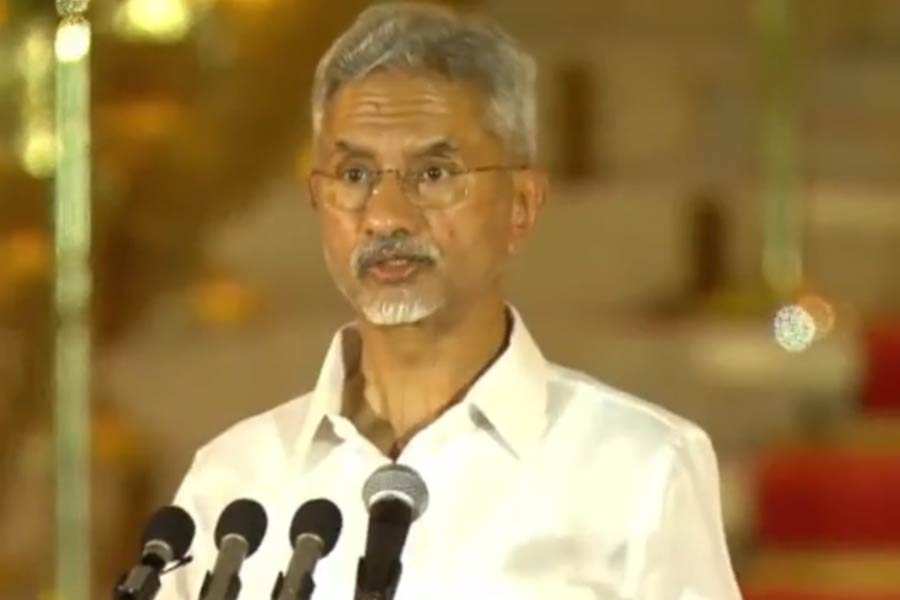 এস জয়শঙ্করের হাতে থাকছে বিদেশ মন্ত্রক। প্রাক্তন এই আমলা রাজ্যসভার সাংসদ।