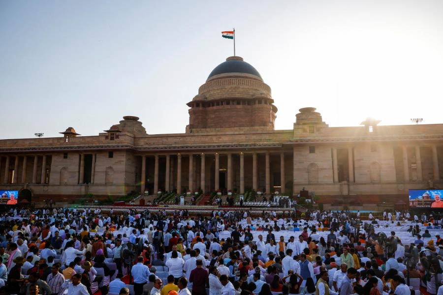 রাজীবরঞ্জন (লালন) সিংহ পেলেন পঞ্চায়েতি রাজ, মৎস্য, পশুপালন, ডেয়ারি মন্ত্রক। বিহারের মুঙ্গের থেকে জেডিইউয়ের টিকিটে তিনি জয়ী।