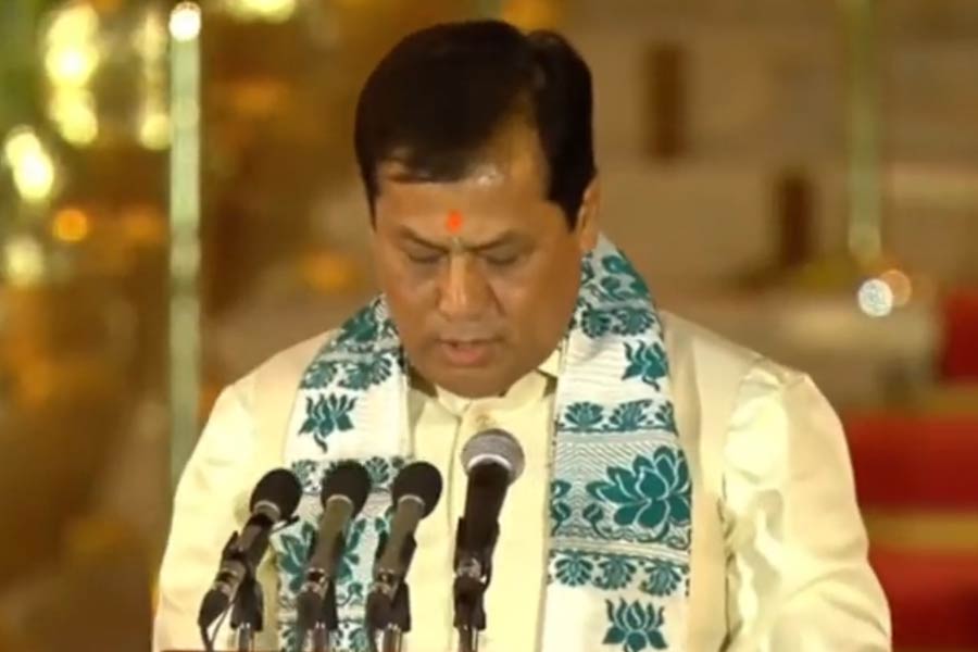 সর্বানন্দ সোনোয়াল পেয়েছেন জাহাজ, বন্দর এবং জলপথ মন্ত্রক। তিনি অসমের প্রাক্তন মুখ্যমন্ত্রী।