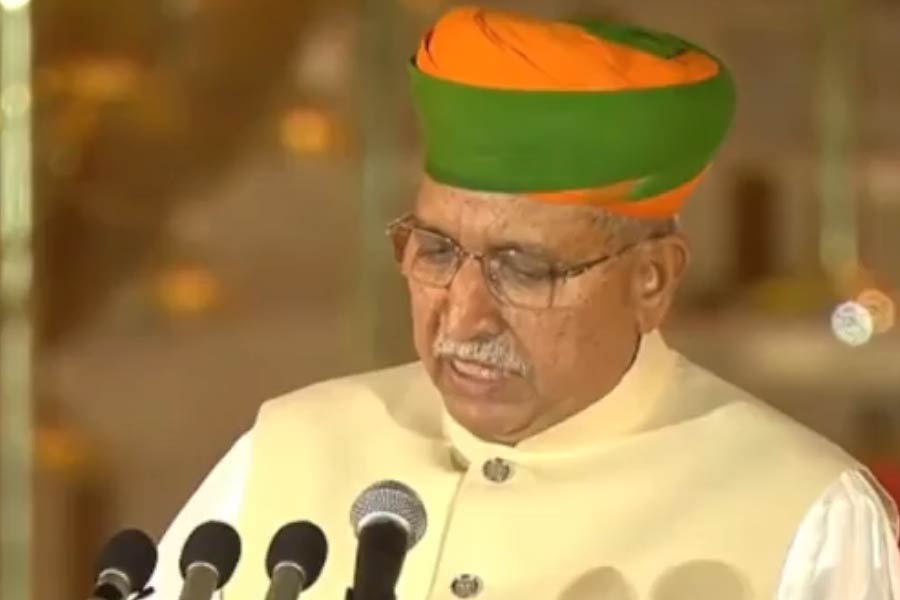 আইন এবং ন্যায় মন্ত্রকের (স্বাধীন দায়িত্ব) প্রতিমন্ত্রী হয়েছেন অর্জুনরাম মেঘওয়াল। সংসদীয় বিষয়ক মন্ত্রকেরও প্রতিমন্ত্রী তিনি।