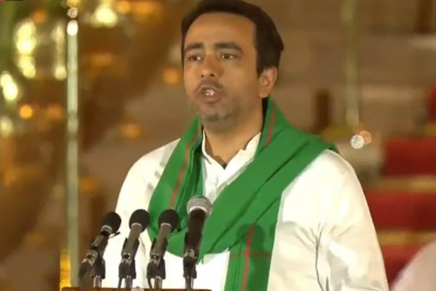 জয়ন্ত চৌধরি পেয়েছেন কর্মদক্ষতা এবং উদ্যোগ মন্ত্রক(স্বাধীন দায়িত্ব)। পাশাপাশি, তিনি শিক্ষা মন্ত্রকের প্রতিমন্ত্রী।