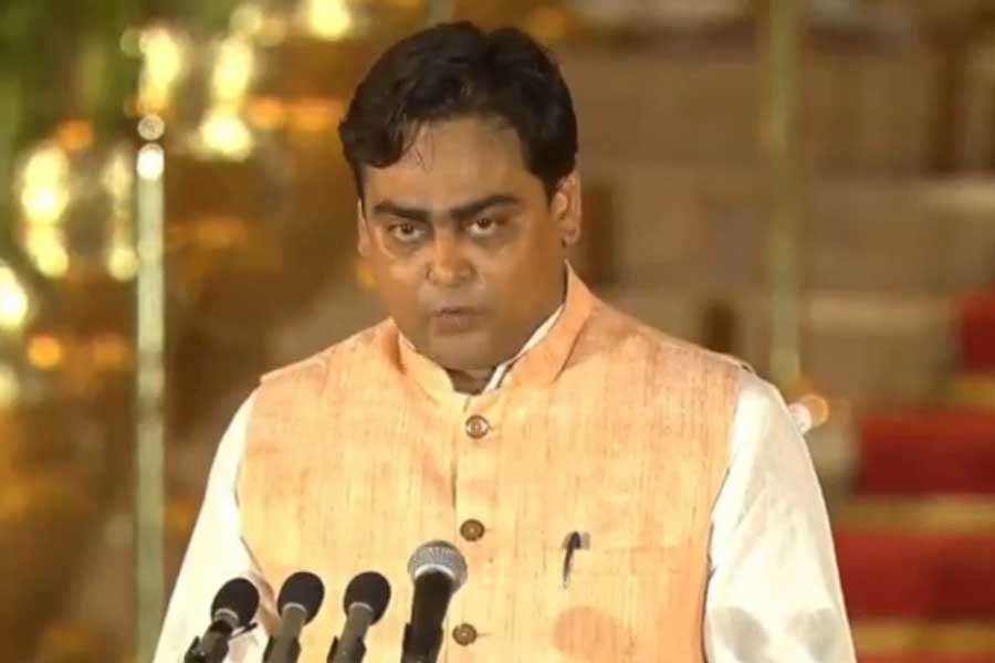 এনডিএ সরকারের তৃতীয় দফায় প্রতিমন্ত্রী হয়েছেন ৩৬ জন। বনগাঁর সাংসদ শান্তনু ঠাকুর হয়েছেন বন্দর, জাহাজ এবং জলপথ মন্ত্রকের প্রতিমন্ত্রী।