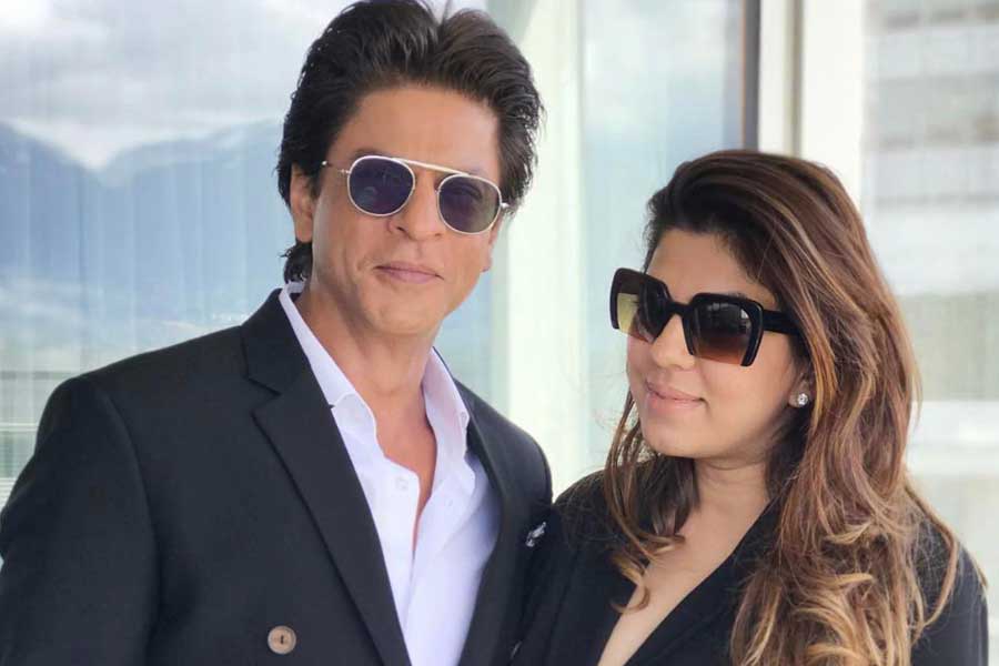 সিনেমার প্রচার হোক বা ক্রিকেট স্টেডিয়ামের গ্যালারি— বলিউডের ‘কিং খান’ শাহরুখ খানের সর্বক্ষণের সঙ্গী তাঁর ম্যানেজার পূজা ডাডলানি। অভিনেতার জীবনযাপন থেকে ব্যবসা সংক্রান্ত যাবতীয় ব্যবস্থাপনার দায়িত্বে রয়েছেন পূজা।