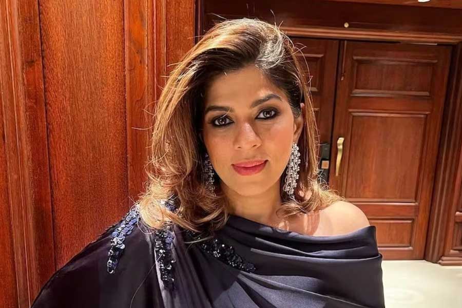 বলিপাড়া সূত্রে খবর, বলি তারকাদের ম্যানেজারদের মধ্যে পারিশ্রমিকের দিক থেকে সকলের চেয়ে এগিয়ে রয়েছেন পূজা। শাহরুখের সঙ্গে তাঁর সুসম্পর্ক নিয়ে বলিপাড়ার সকলের মুখে মুখে প্রশংসা ঘোরে।