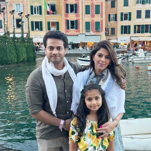 ২০২১ সালের রিপোর্ট অনুযায়ী, বছরে সাত থেকে ন’কোটি টাকা উপার্জন করেন পূজা।