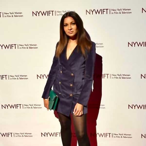 এক পুরনো সাক্ষাৎকারে অঞ্জুলা জানিয়েছিলেন যে, প্রিয়ঙ্কার সঙ্গে কাজ করা নিয়ে অনেকে আপত্তি করেছিলেন। কেউ কেউ আবার অঞ্জুলাকে সতর্কও করেছিলেন।