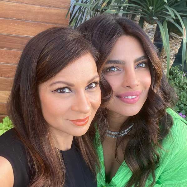 হিসাব করে দেখা যায়, ম্যানেজার হিসাবে চাকরি করে প্রিয়ঙ্কার কাছ থেকে প্রতি মাসে ৫০ লক্ষ টাকা পারিশ্রমিক পান অঞ্জুলা।