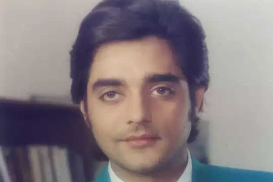 ‘কুছ কুছ হোতা হ্যায়’ ছবিতে অমনের চরিত্রে অভিনয় করেন সলমন। কম সময়ের জন্য হলেও সেই চরিত্রটি ছিল গুরুত্বপূর্ণ। বলিপাড়া সূত্রে খবর, বলি অভিনেতা চন্দ্রচূড় সিংহকে প্রথমে এই চরিত্রে অভিনয়ের প্রস্তাব দেওয়া হয়। কিন্তু অন্য ছবির শুটিং নিয়ে ব্যস্ত থাকার কারণে এই ছবিতে অভিনয়ের প্রস্তাব ফিরিয়ে দেন তিনি।