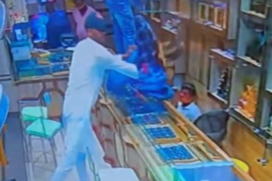 Dacoity in a jewellery shop in howrah’s domjur dgtld