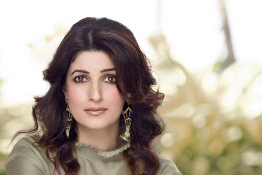 বলিপাড়া সূত্রে খবর, টুইঙ্কল খন্নাকে কল্পনা করে টিনার চরিত্র বুনেছিলেন কর্ণ। কিন্তু এই চরিত্রে অভিনয়ের জন্য টুইঙ্কলকে প্রস্তাব দিলে রাজি হননি অভিনেত্রী।