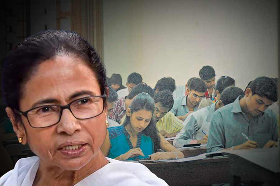 Mamata Banerjee Announced Yogyashree, the free of cost competitive exam training for General Category, minority and OBC dgtl