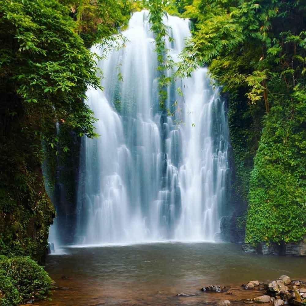 কাকসাং জলপ্রপাত থেকে তৈরি প্রাকৃতিক জলাশয়েও গা ভিজিয়ে নেওয়া যায় গরমে।