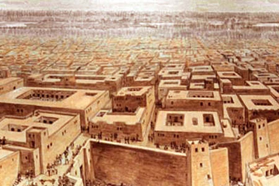 গবেষকদের একাংশের মতে, হাজার বছর আগে যে পরমাণু বিস্ফোরণ হয়েছিল, তার অভিঘাত ১৯৪৫ সালে জাপানে ফেলা আমেরিকার বোমার সমান। ইতিহাসের পাতা ঘেঁটে বিজ্ঞানীরা দাবি করেন, ১৯৪৫ সালে নয়, পারমাণবিক বোমা আবিষ্কার হয়েছিল বহু বছর আগেই।