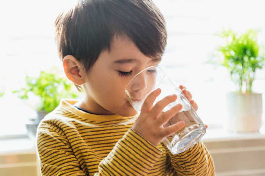 Most effective ways to spot dehydration in children during heat waves